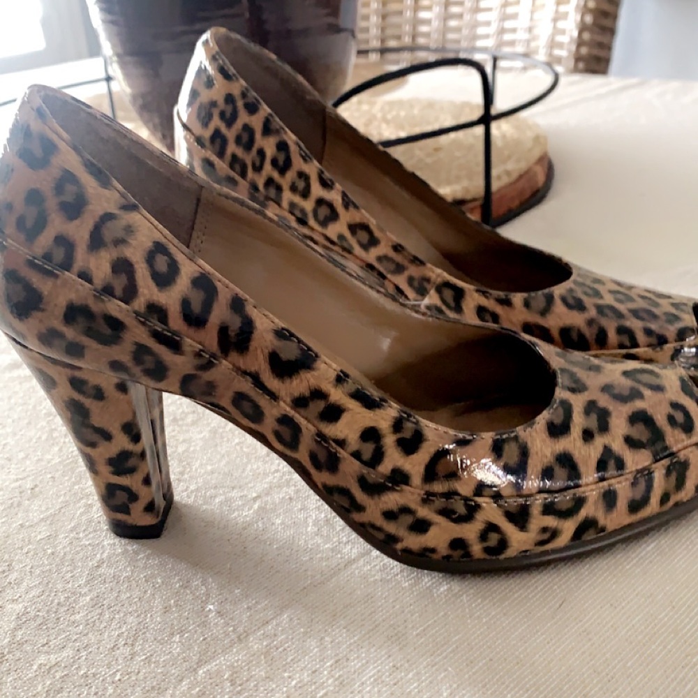 Size 6 Cougar print heels